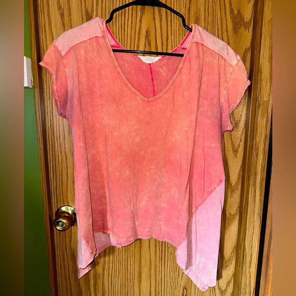 🚨 3/15 SALE 🚨 Sun and Shadow Pink Raw Hem Tapered Short Sleeve T-Shirt